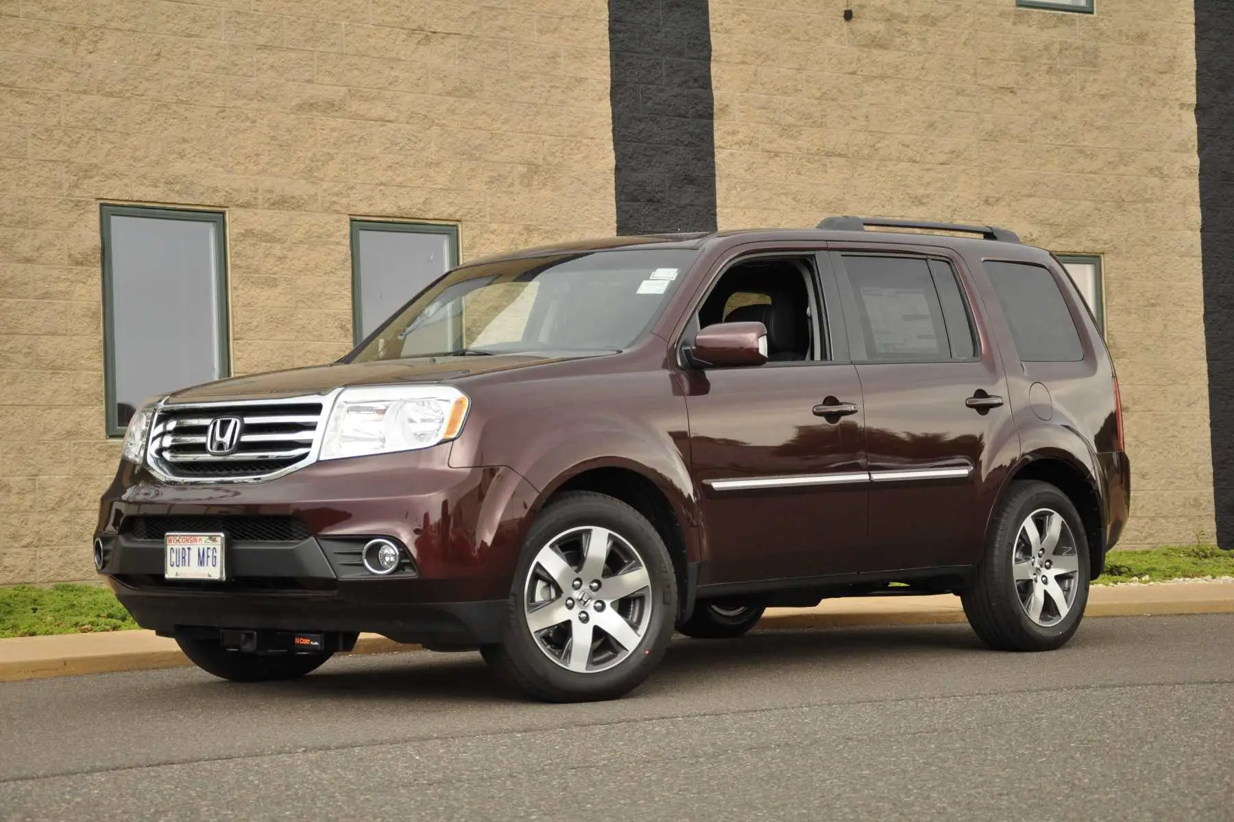 2012 Honda Pilot with Front Hitch 31064 CURT