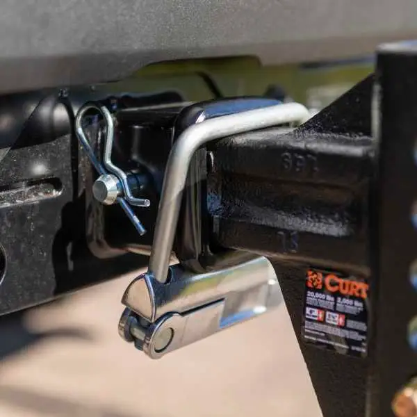 Anti-rattle hitch clamp