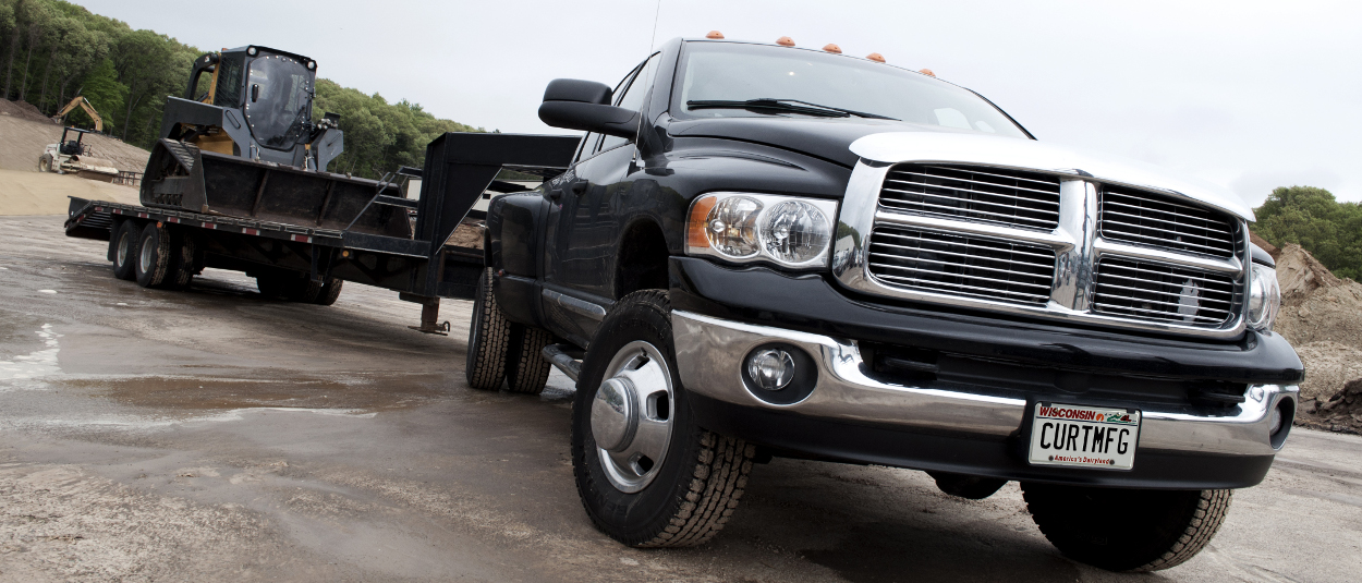 CURT trailer hitch - commercial truck Ford Super Duty CURT gooseneck hitches - Ram work truck towing construction site
