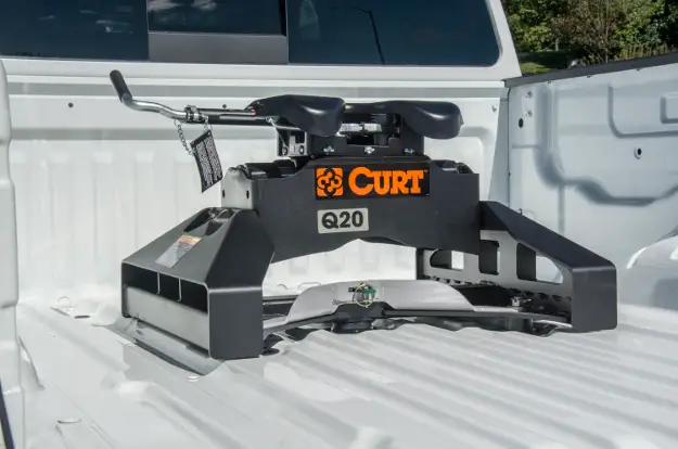 CURT Q20 5th Wheel Hitch in Truck Bed