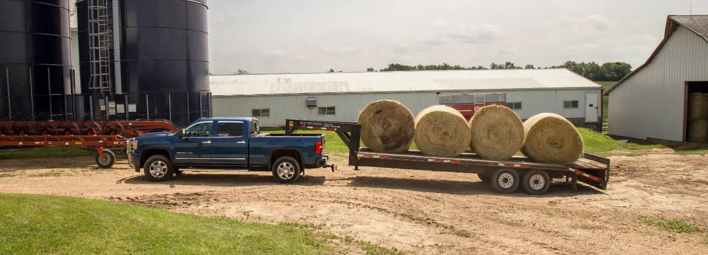 Farm Truck Towing Flatbed Gooseneck Trailer