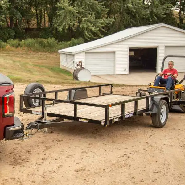 Flatbed-type bumper pull trailer