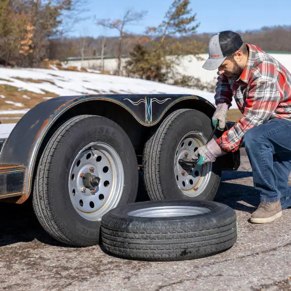 Two trailer axles wheels