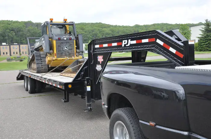 Gooseneck Flatbed Trailer with Skidsteer