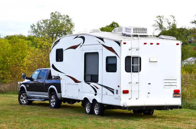 Truck Towing 5th Wheel RV